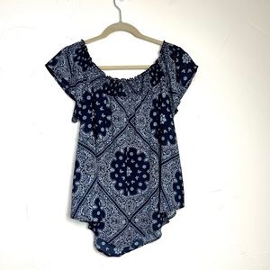 ⭐️ 3/$25 Woman’s Paisley Top